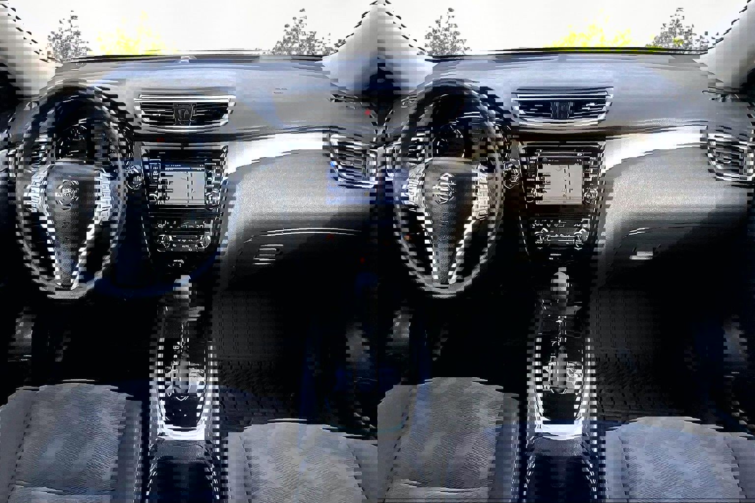 Used 2016 Nissan Rogue SV w/ SV Premium Package image 16