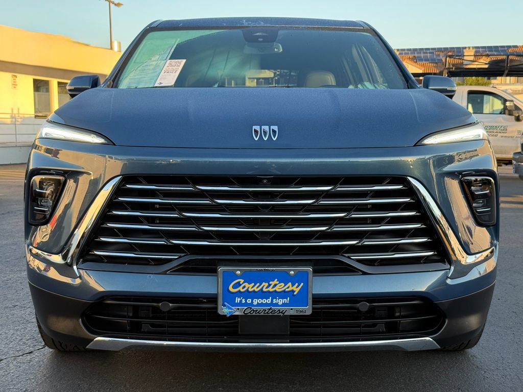 Used 2025 Buick Enclave Preferred image 3