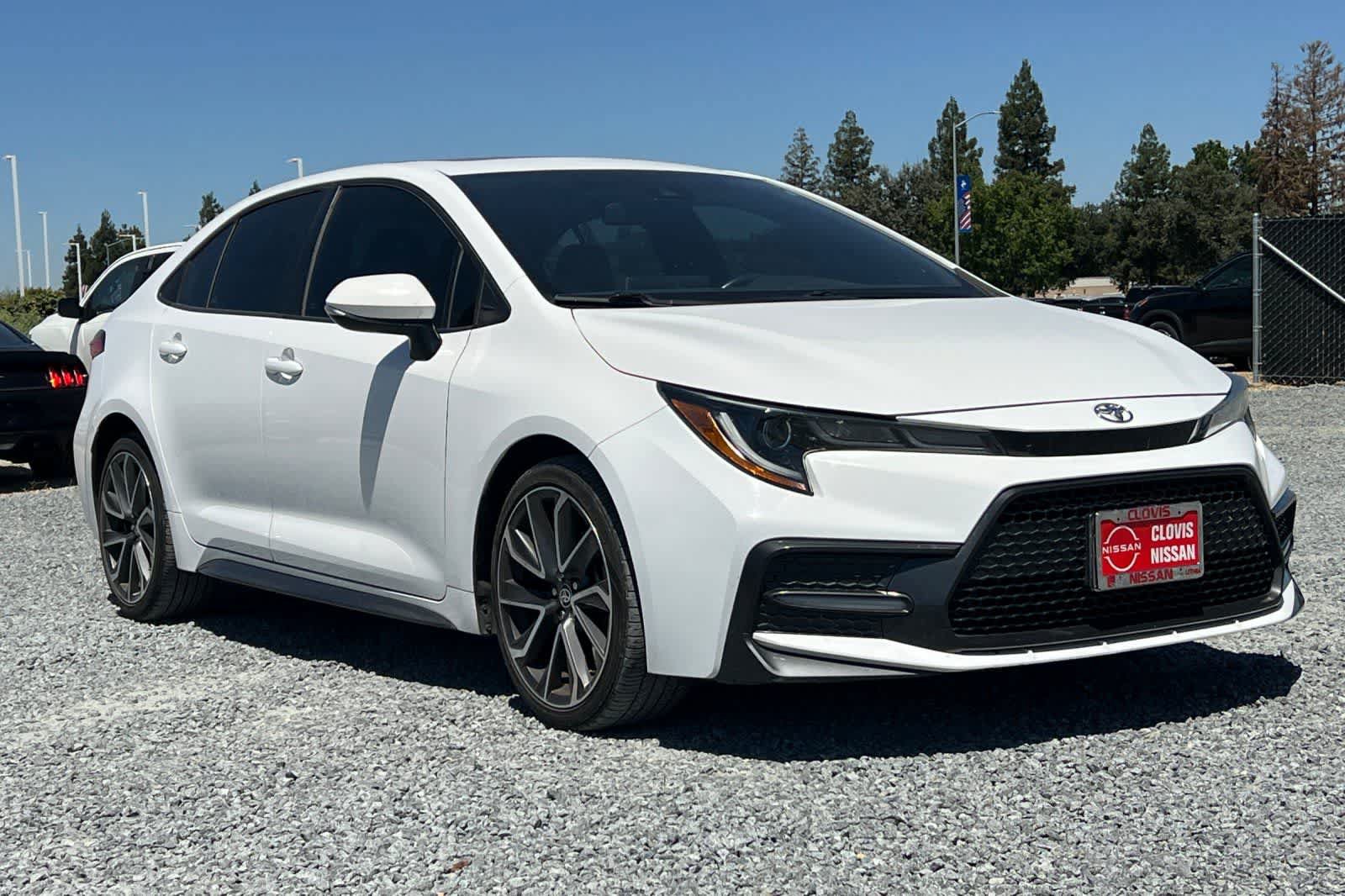 Used 2020 Toyota Corolla SE w/ SE Premium Package FWD image 10