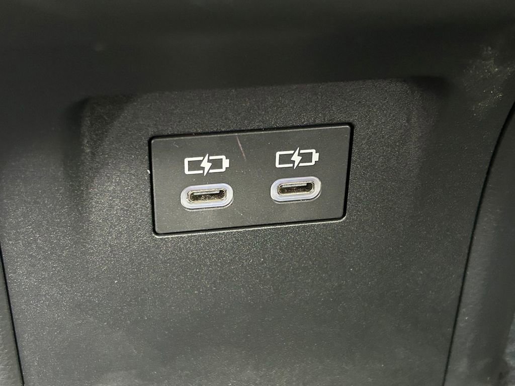 Used 2025 Toyota Prius XLE FWD image 21