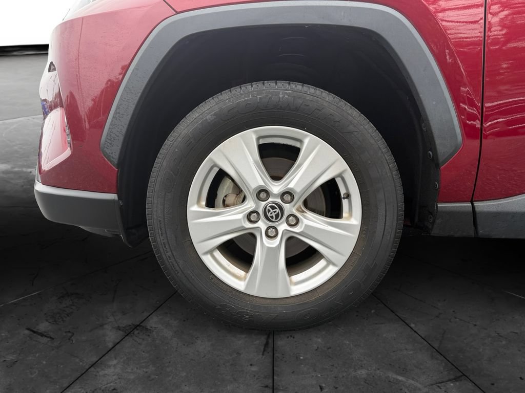 Used 2021 Toyota RAV4 XLE w/ Convenience Package AWD/4WD image 14