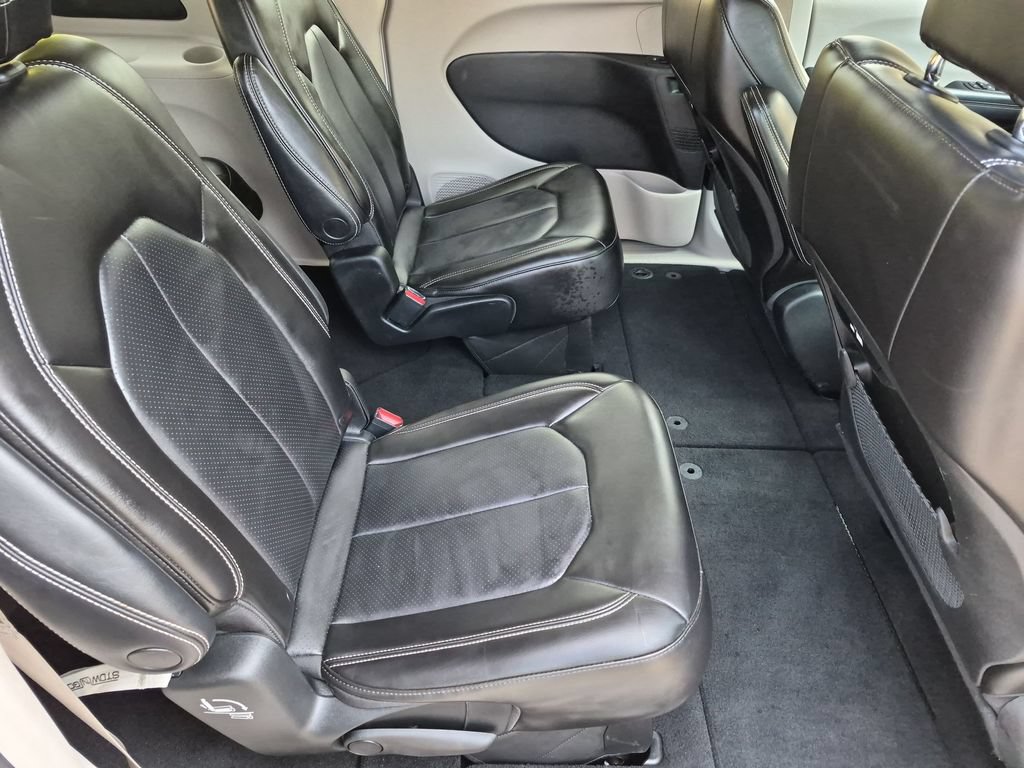 Used 2023 Chrysler Pacifica Touring-L FWD image 34