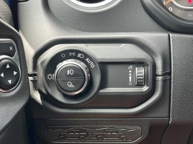 Used 2025 Jeep Gladiator Sport AWD/4WD image 21