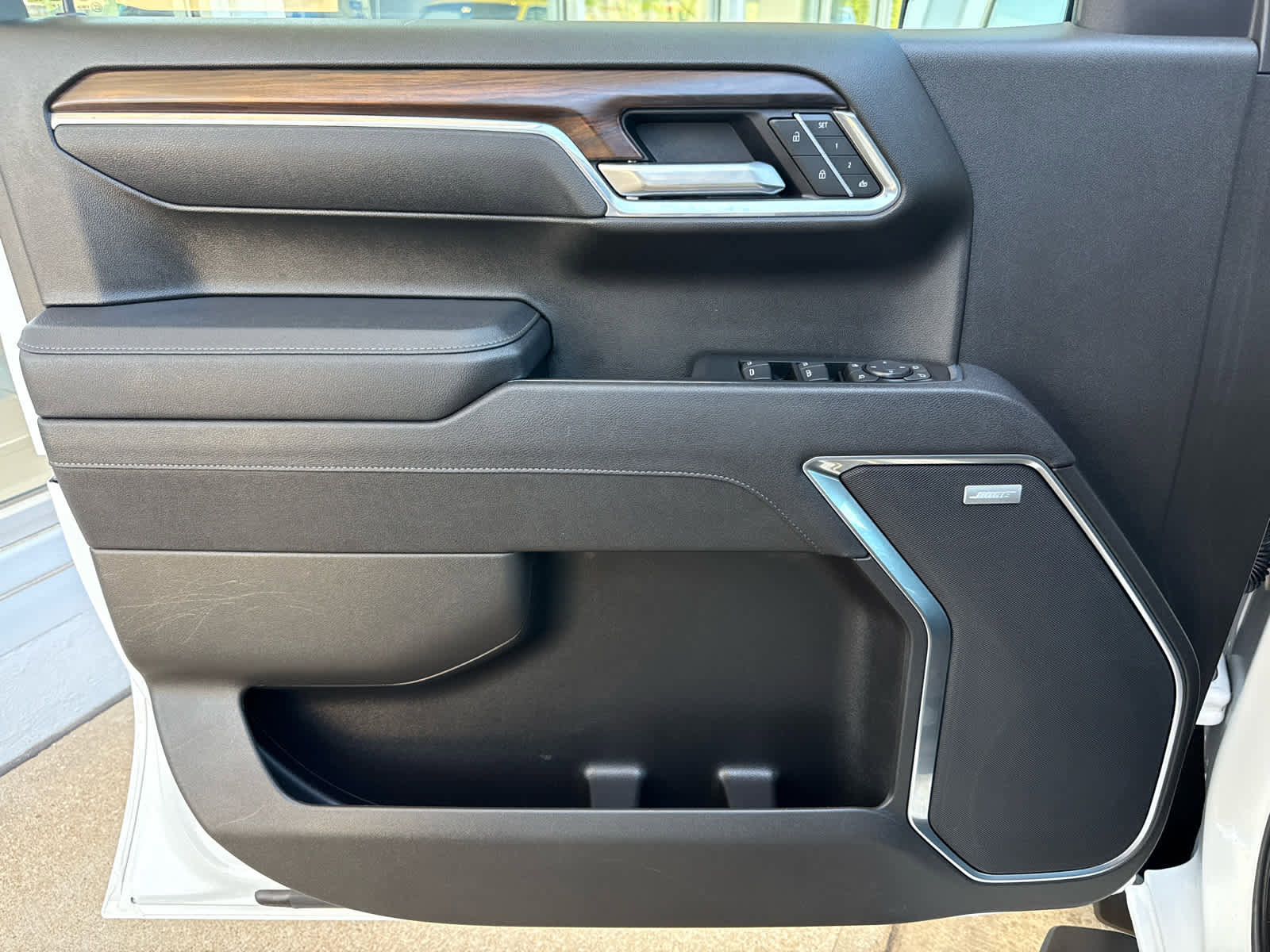 Used 2025 GMC Sierra 1500 SLT w/ SLT Premium Package image 13