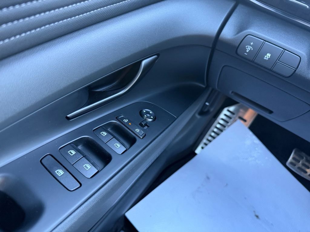 Certified 2025 Hyundai Elantra Sport image 15