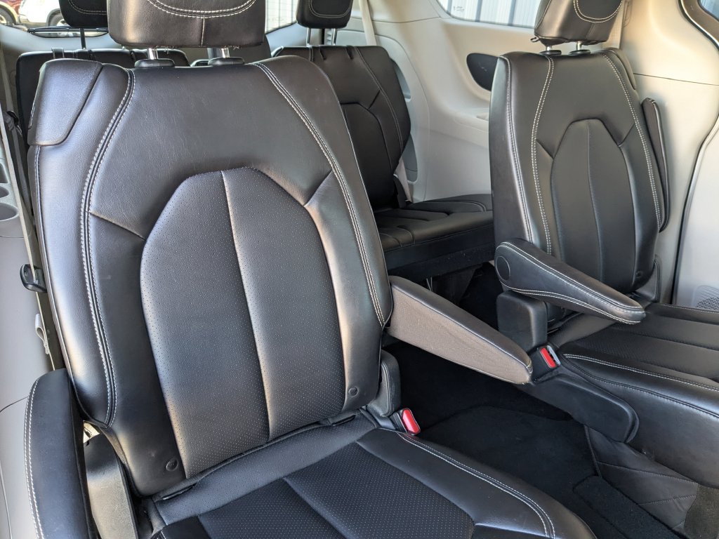 Used 2024 Chrysler Pacifica Touring-L FWD image 30