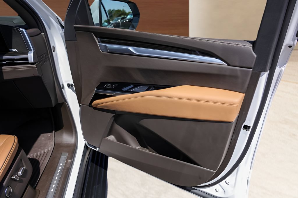 Certified 2025 Cadillac Escalade ESV Premium Luxury w/ Touring Package AWD/4WD image 29