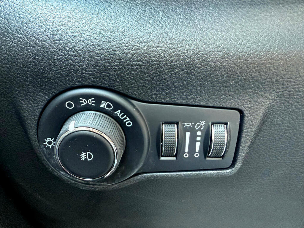 Used 2024 Jeep Compass Latitude image 19
