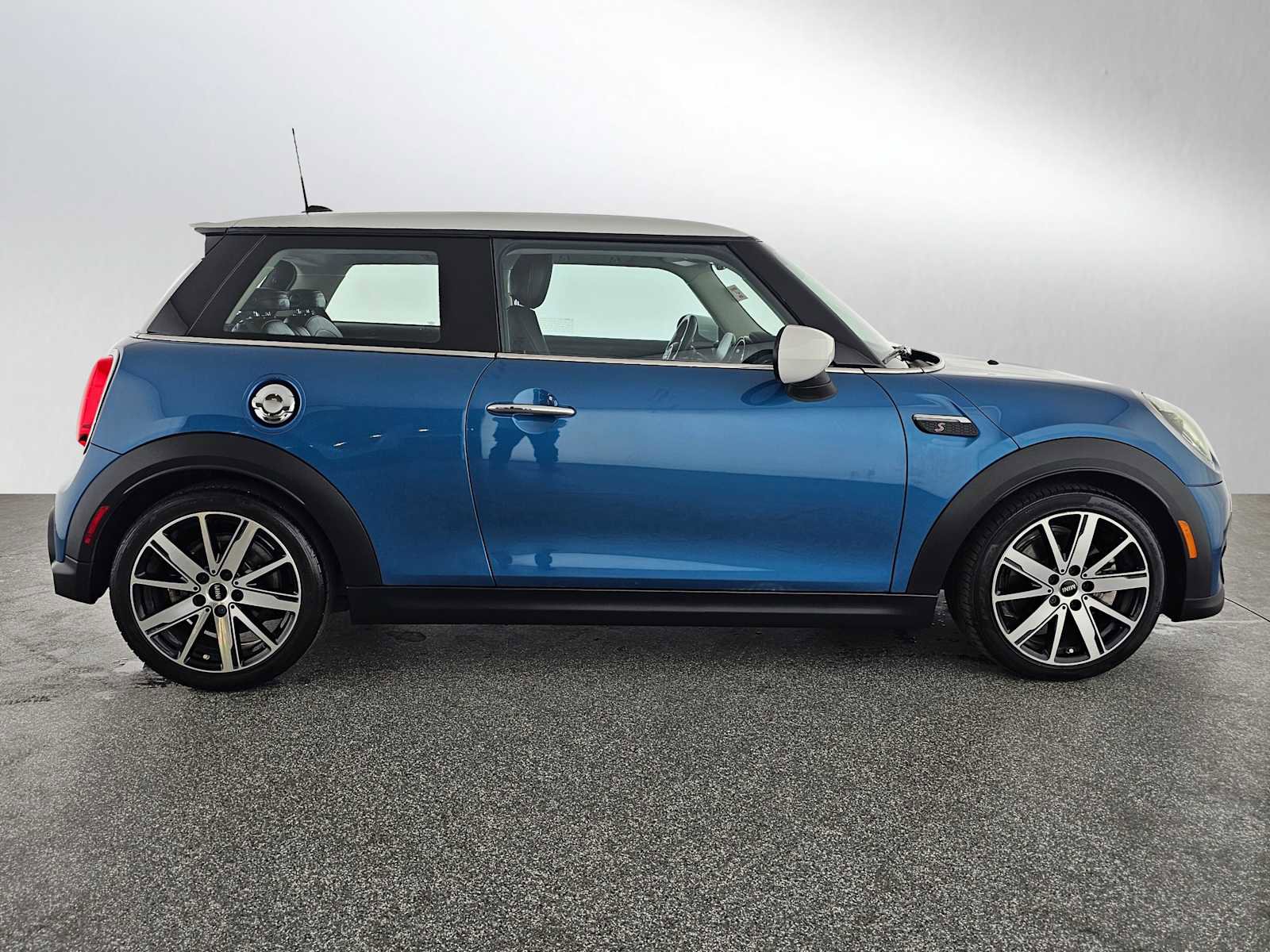 Used 2022 MINI Cooper S image 2