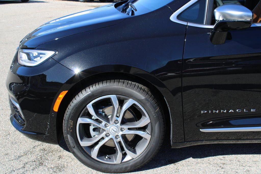 New 2026 Chrysler Pacifica Pinnacle image 7