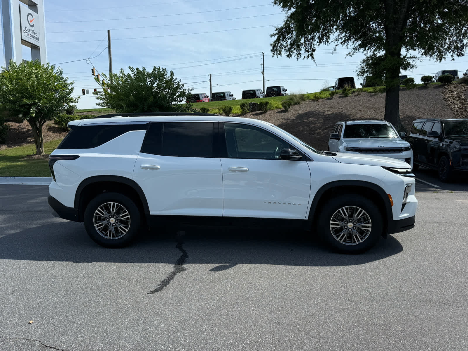 Used 2024 Chevrolet Traverse LT FWD image 6