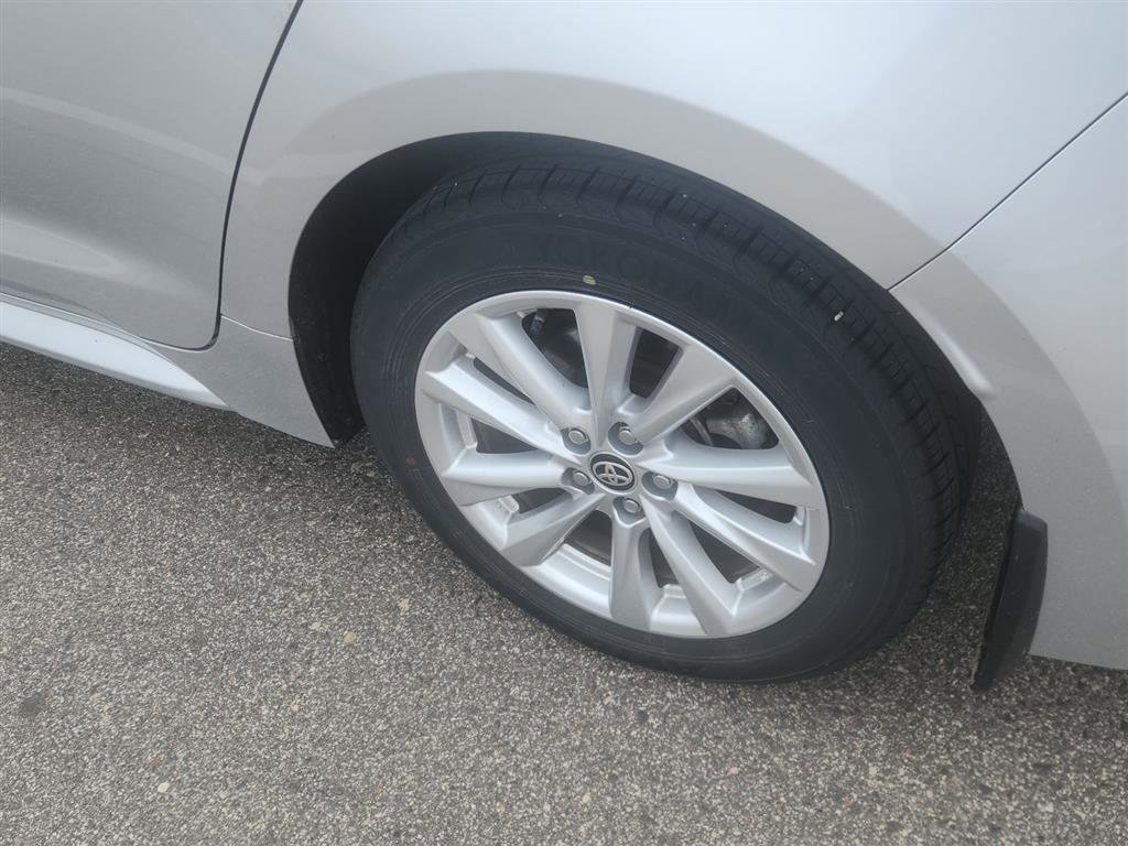 Used 2024 Toyota Corolla LE w/ LE Convenience Package FWD image 12