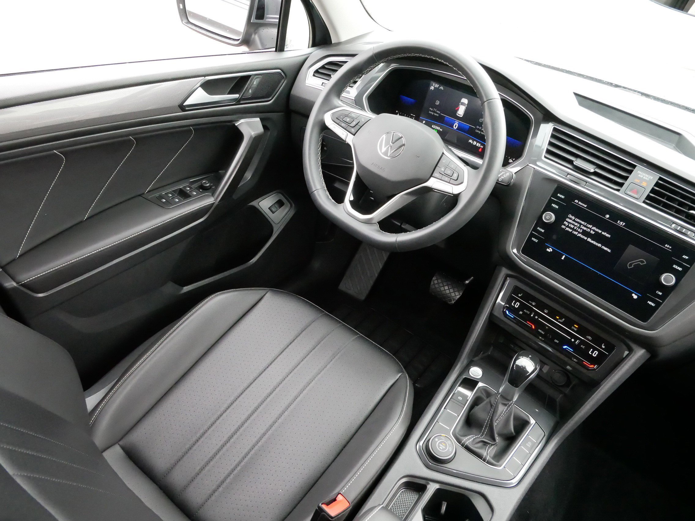 Certified 2022 Volkswagen Tiguan SE image 10