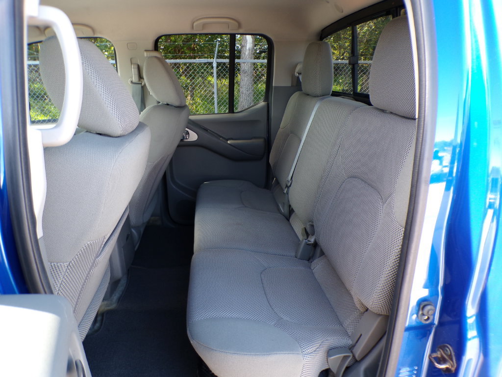 Used 2015 Nissan Frontier SV w/ SV Value Truck Package RWD image 18