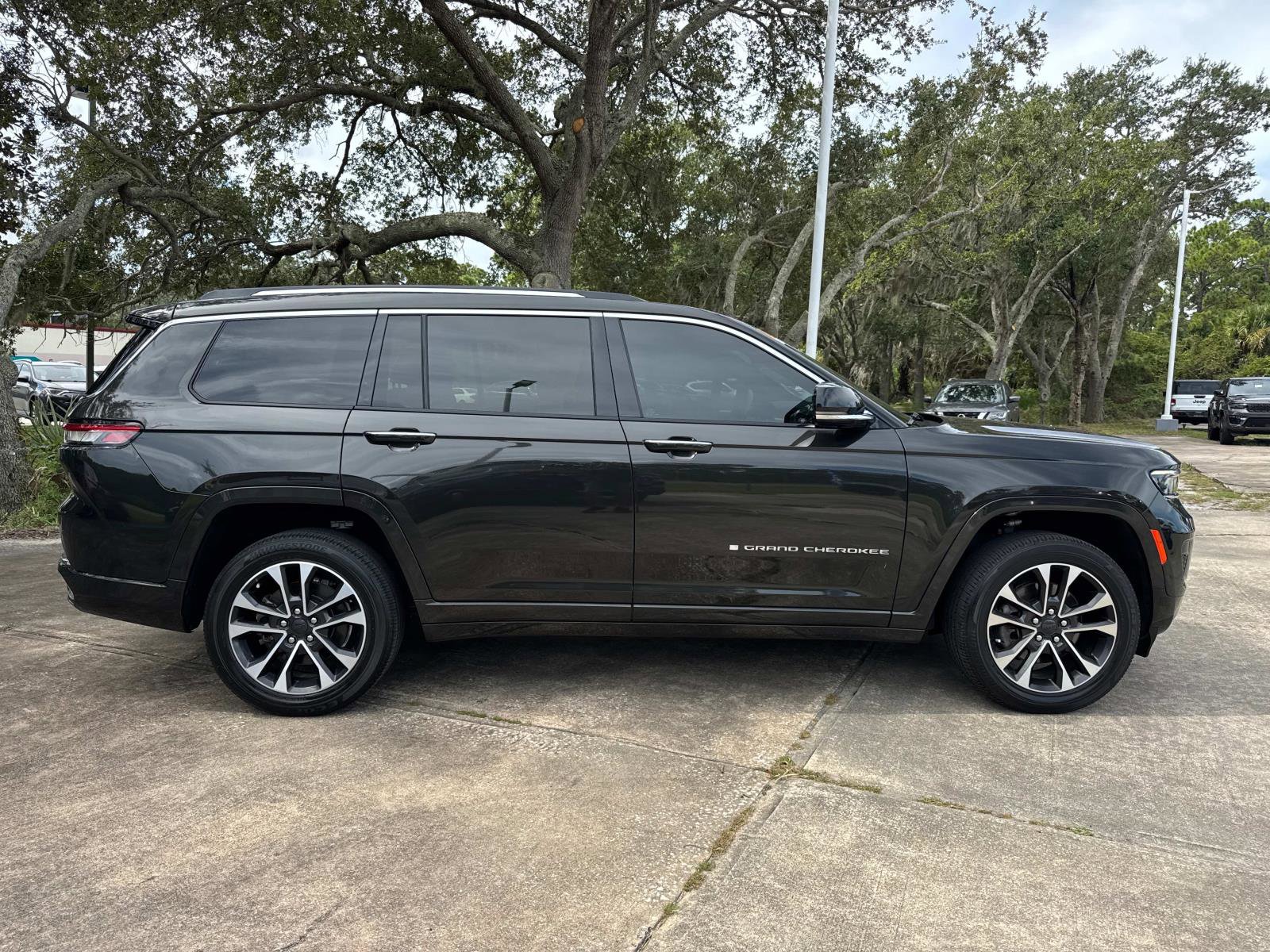 Certified 2022 Jeep Grand Cherokee L Overland image 2