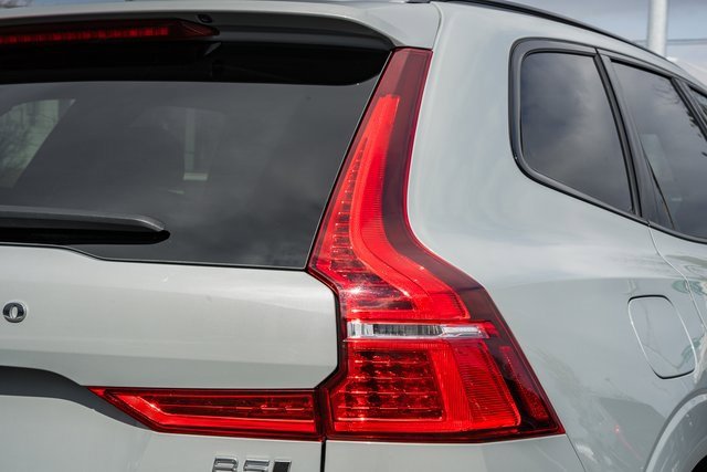 Used 2024 Volvo XC60 B5 Plus image 8