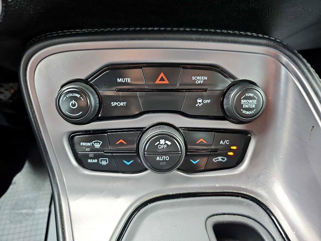 Used 2023 Dodge Challenger SXT w/ Blacktop Package image 27