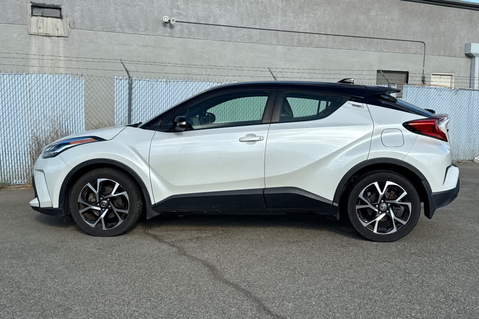 Used 2020 Toyota C-HR XLE FWD video 2