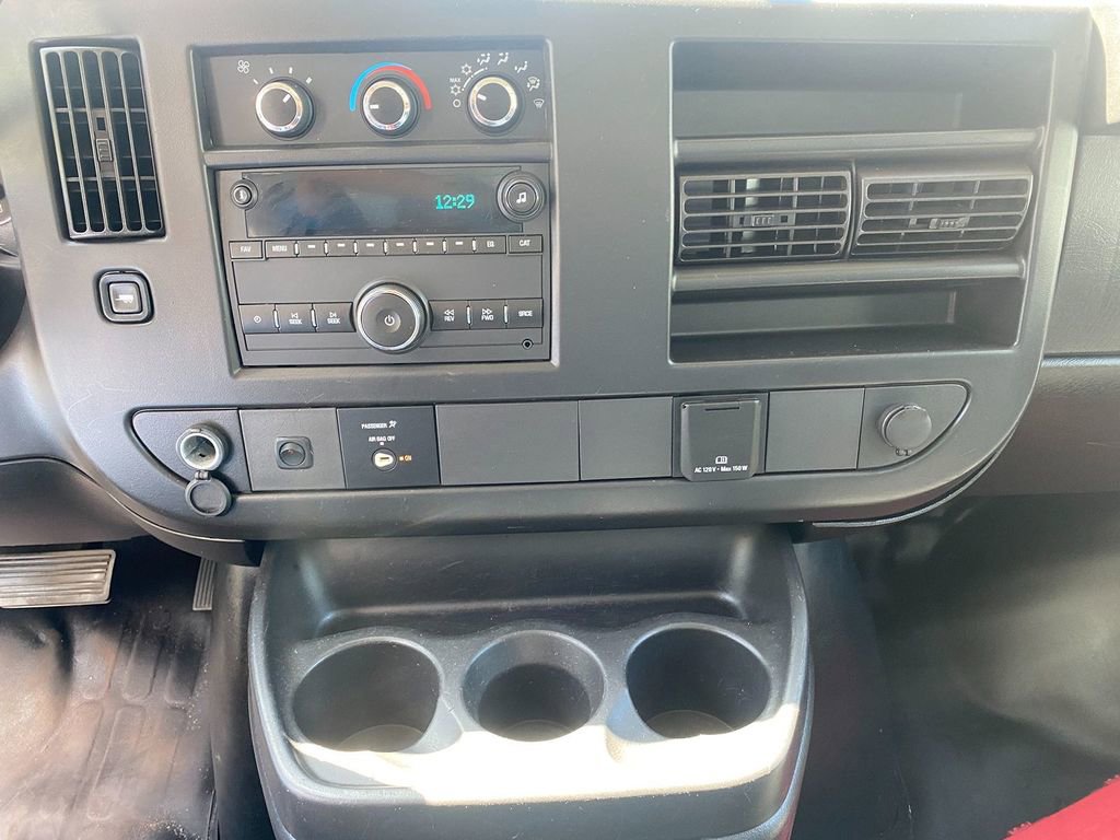 Used 2017 GMC Savana 3500 Extended image 11