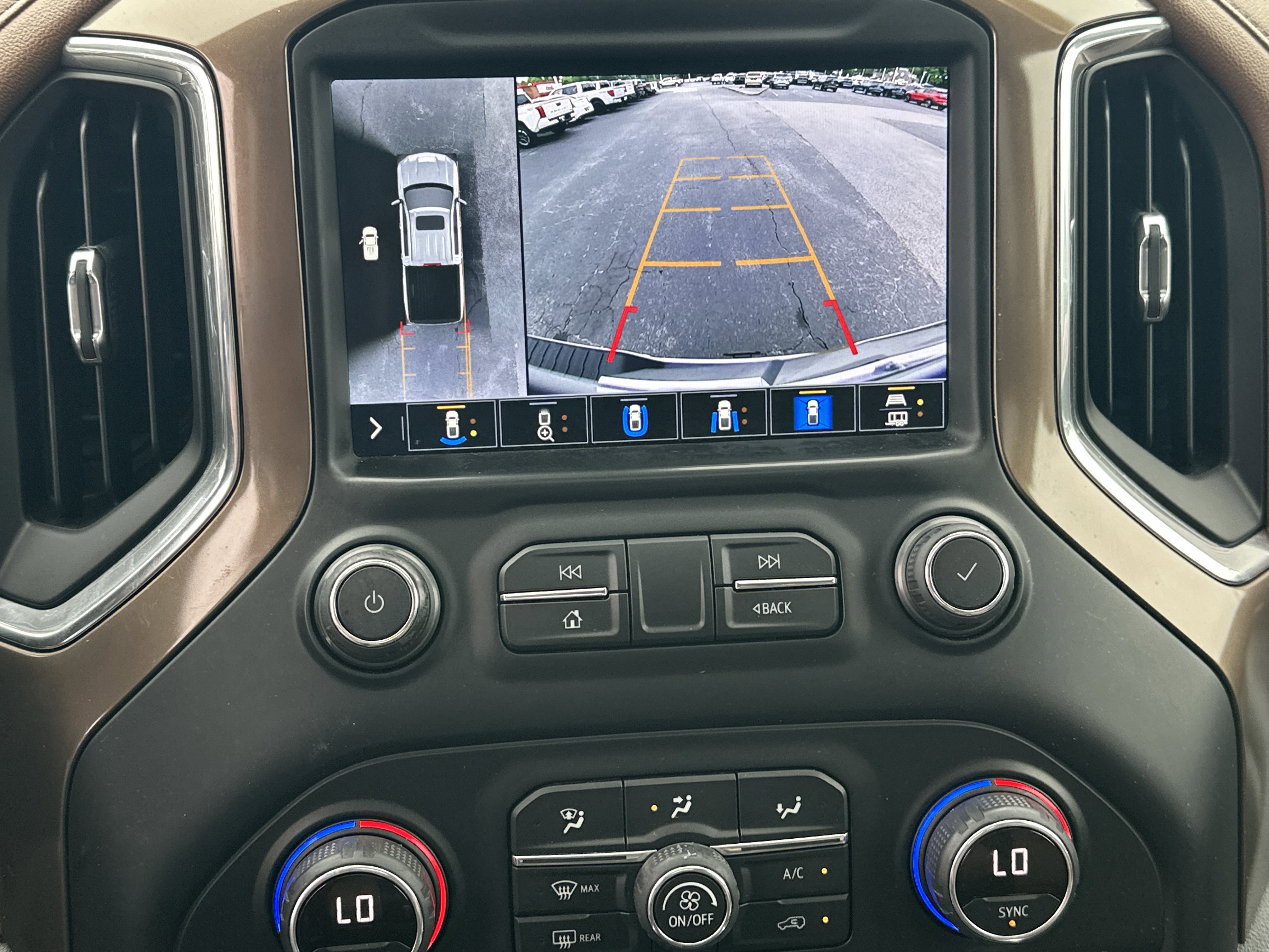 Used 2021 Chevrolet Silverado 1500 High Country w/ Technology Package RWD image 31