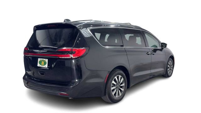 Used 2021 Chrysler Pacifica Touring-L image 2