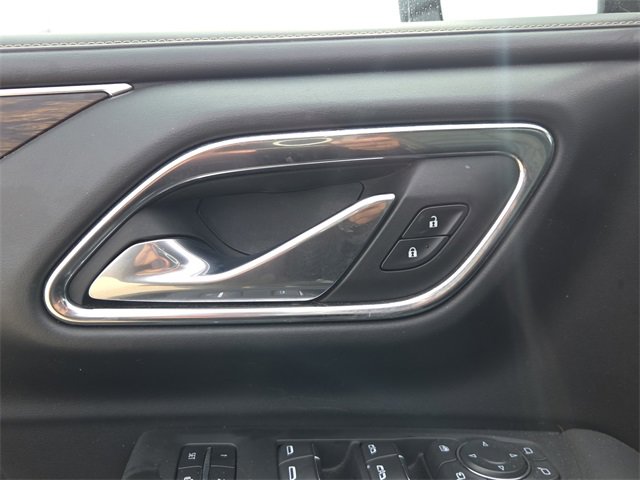 Used 2023 Chevrolet Suburban Premier image 25