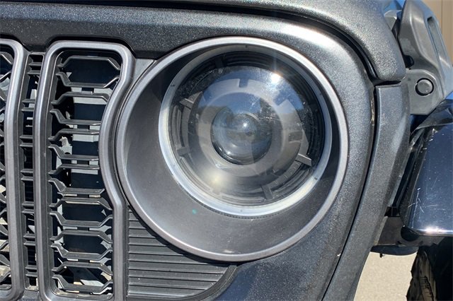 Certified 2022 Jeep Gladiator Willys image 10