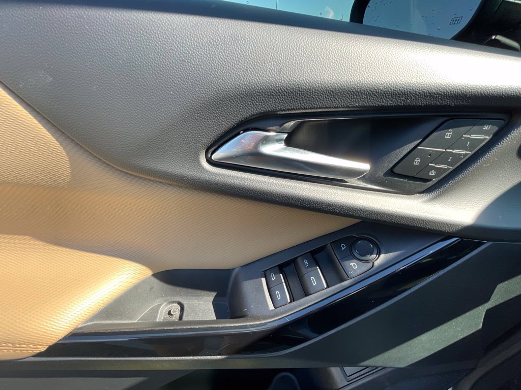 Used 2025 Chevrolet Equinox ACTIV w/ Safety and Technology Package FWD image 11