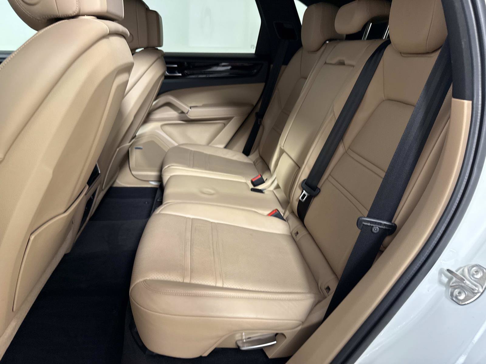 Used 2021 Porsche Cayenne AWD/4WD image 13