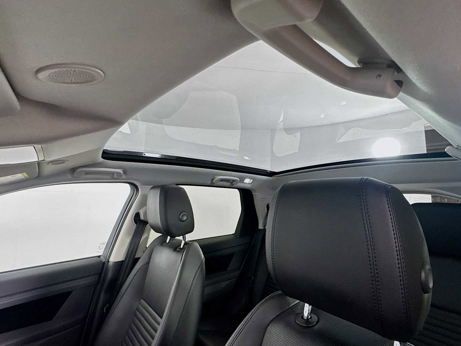 Used 2025 Land Rover Discovery Sport S image 12