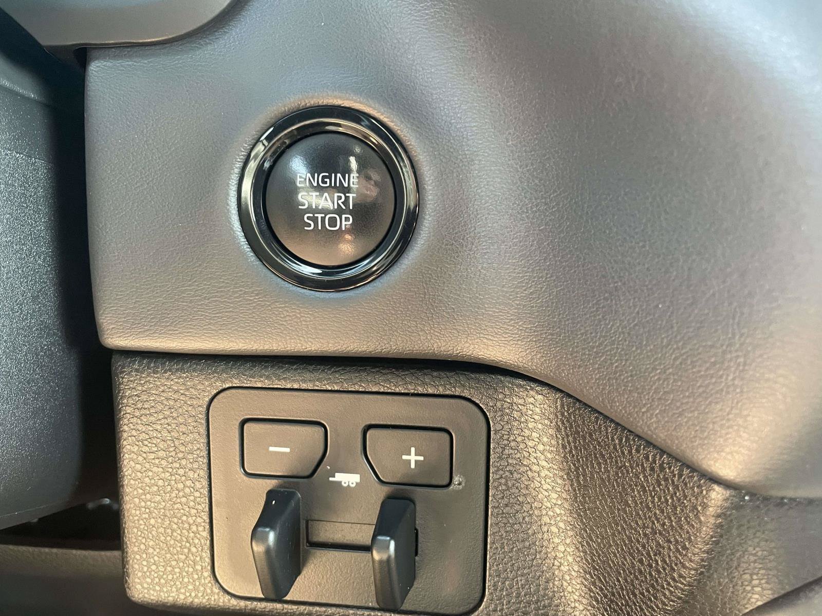 Used 2025 Toyota Tundra Platinum AWD/4WD image 22