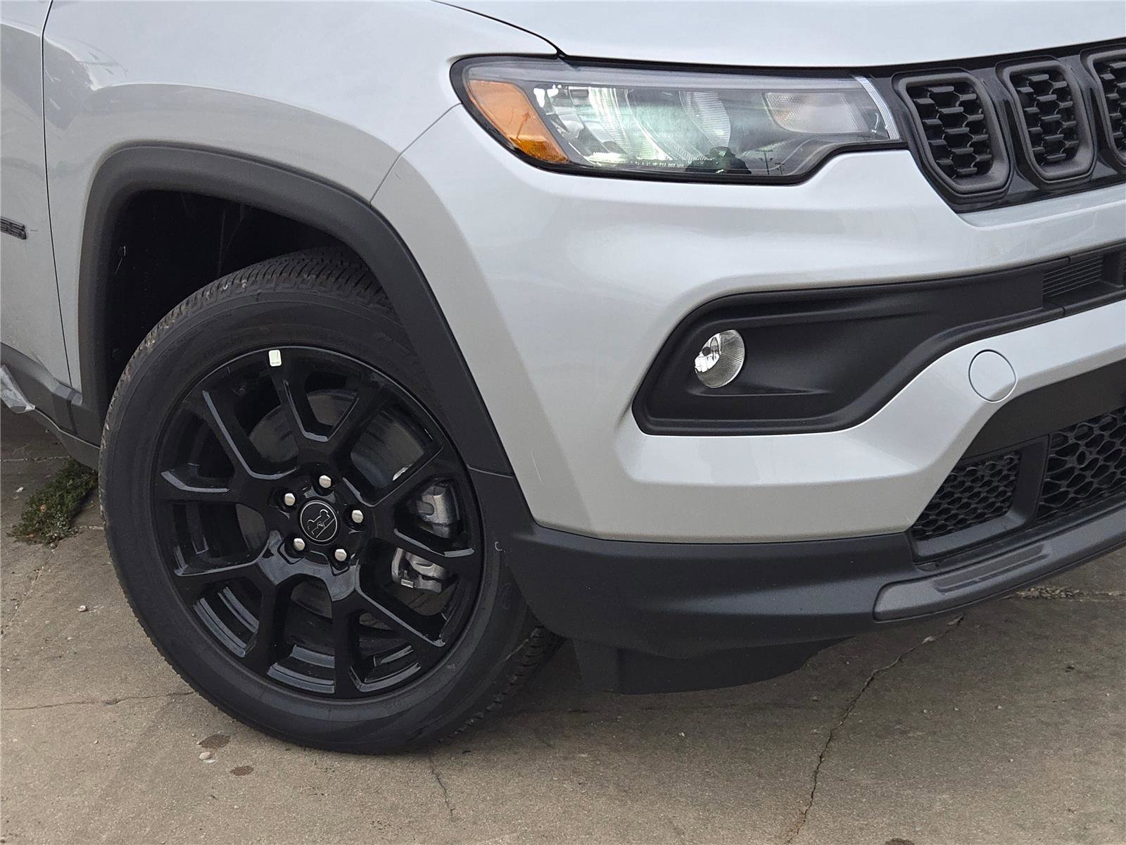 New 2026 Jeep Compass Latitude image 3