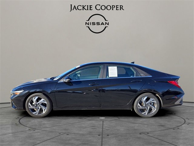 Used 2024 Hyundai Elantra Limited image 2