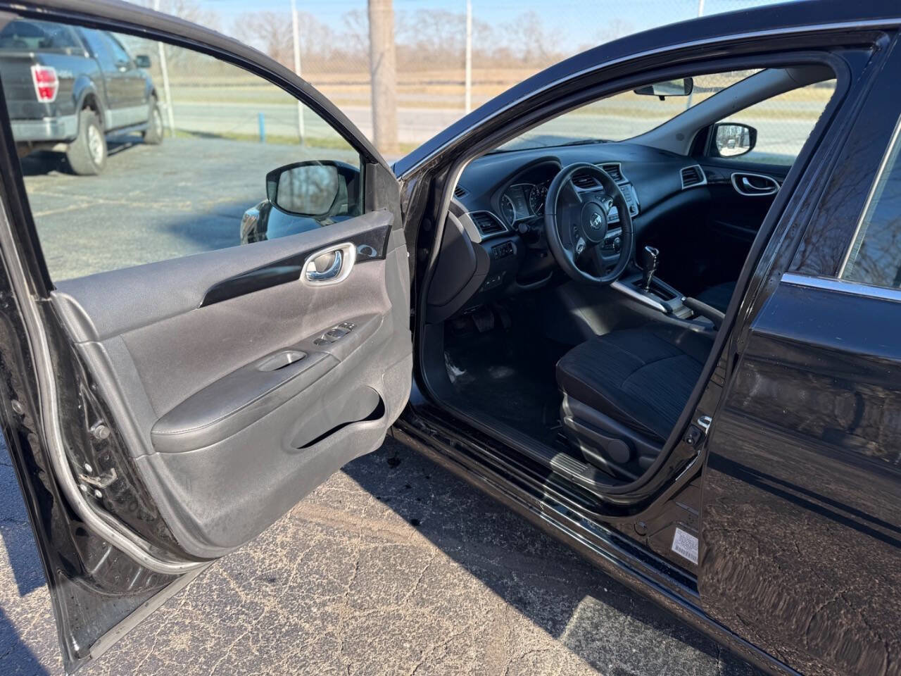 Used 2018 Nissan Sentra SV FWD image 9