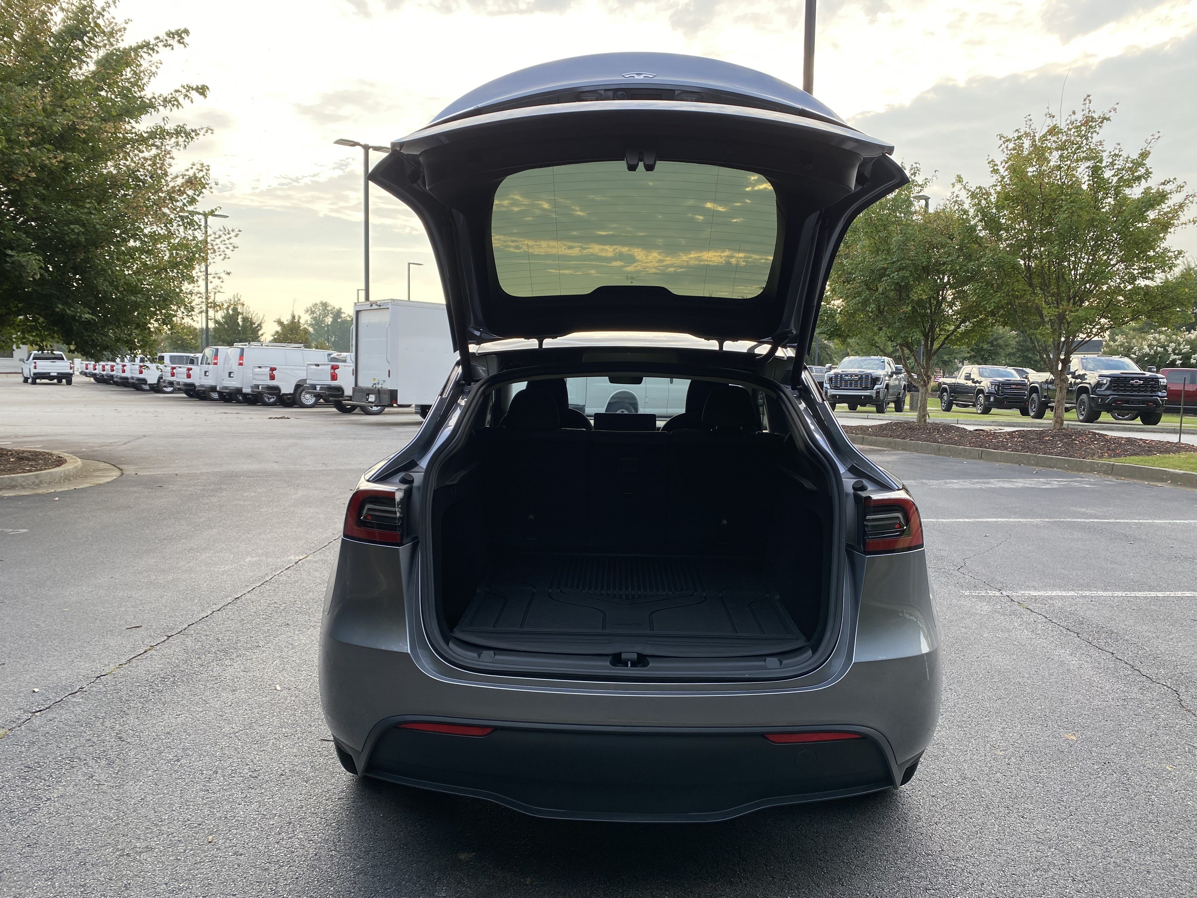 Used 2024 Tesla Model Y Long Range AWD/4WD image 11