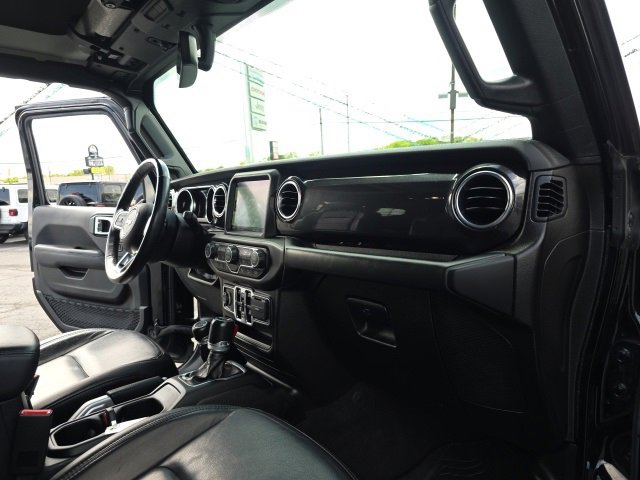 Used 2020 Jeep Wrangler Unlimited Sahara image 39