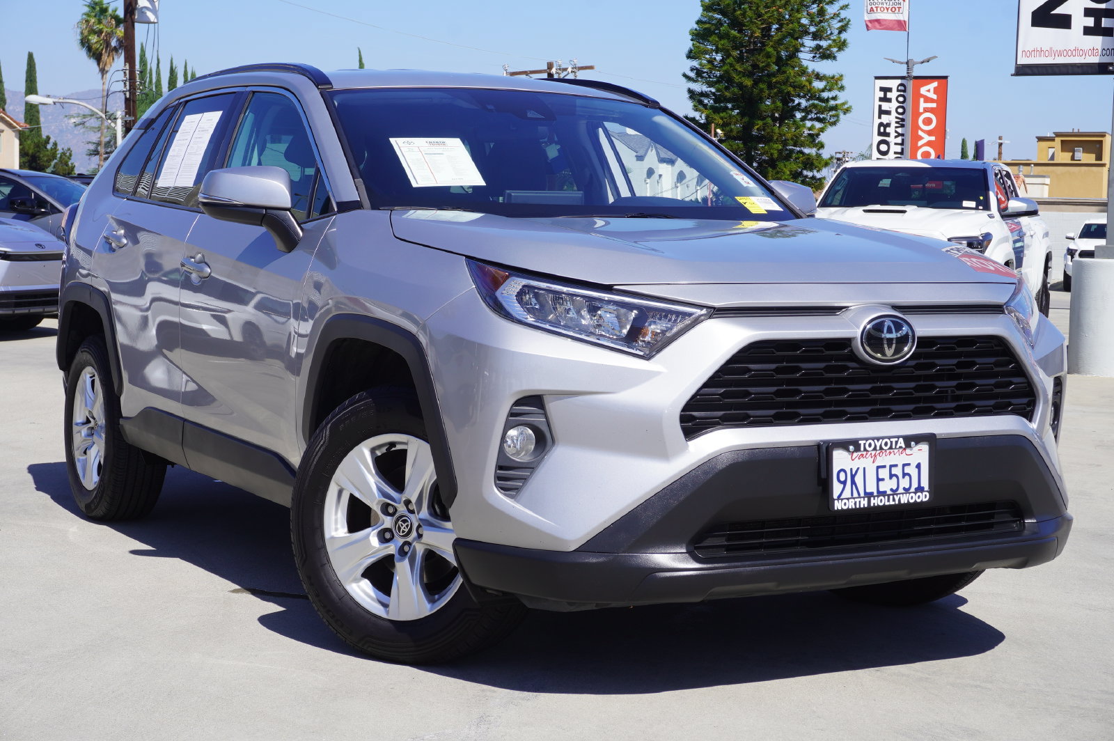 Used 2021 Toyota RAV4 XLE FWD image 2