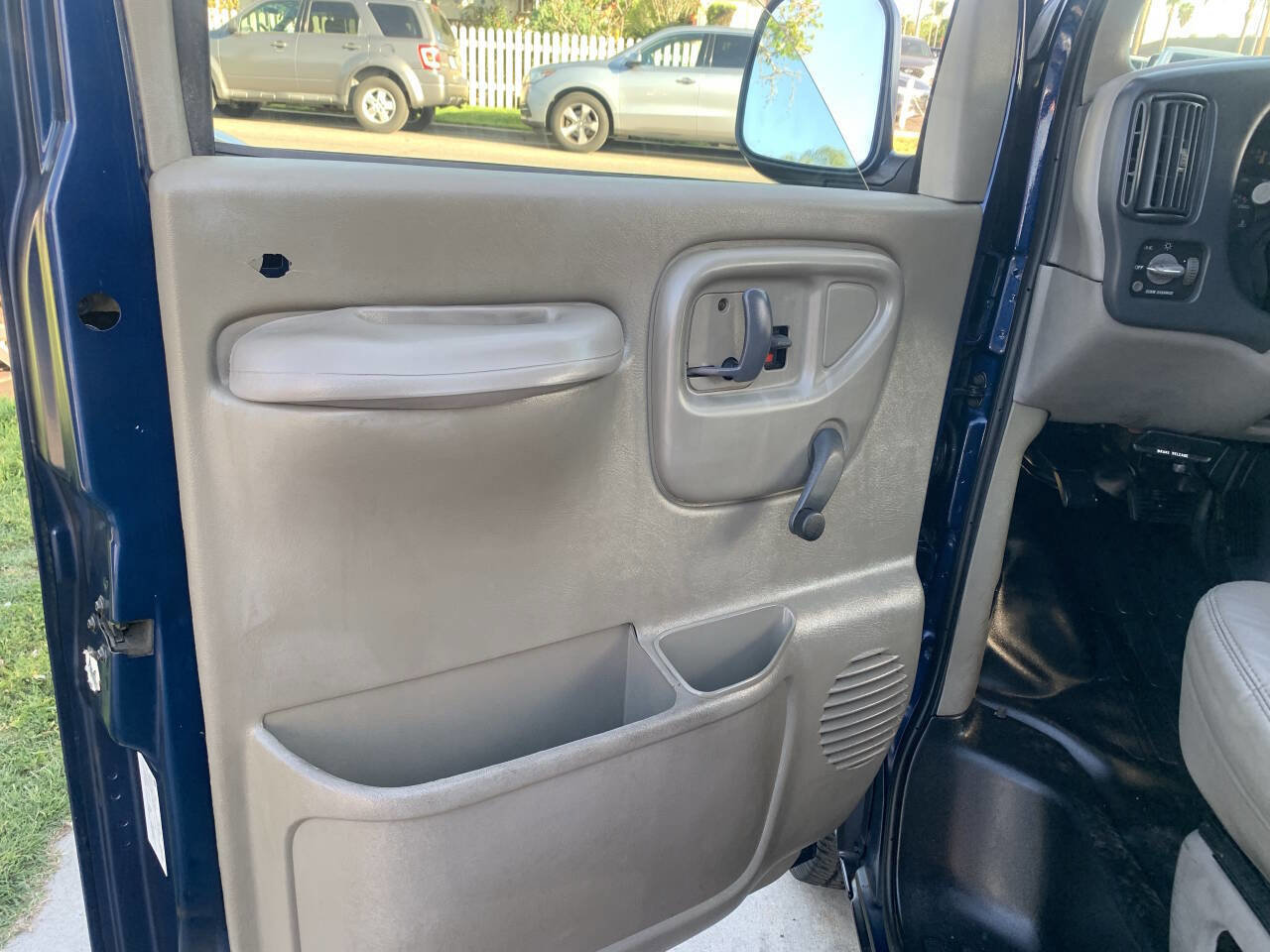 Used 2000 Chevrolet Express 1500 image 14