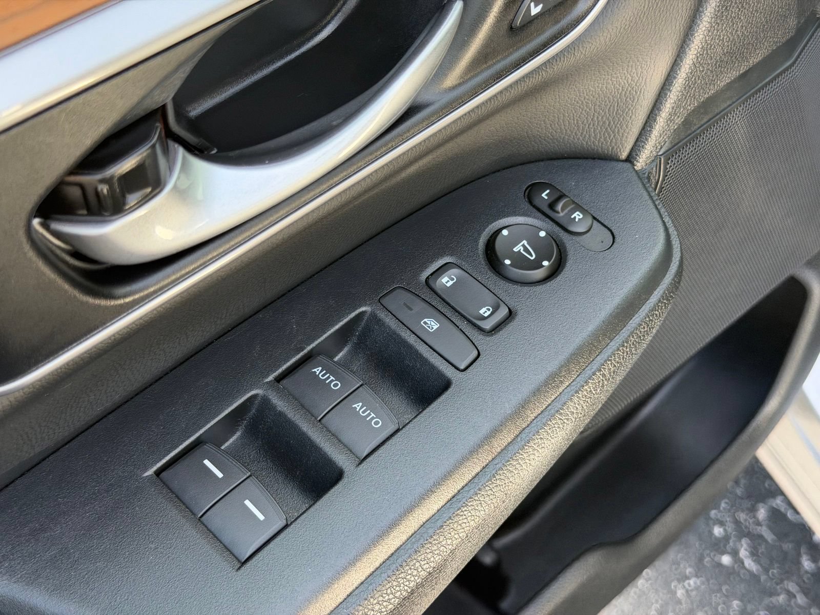 Used 2020 Honda CR-V Touring image 14