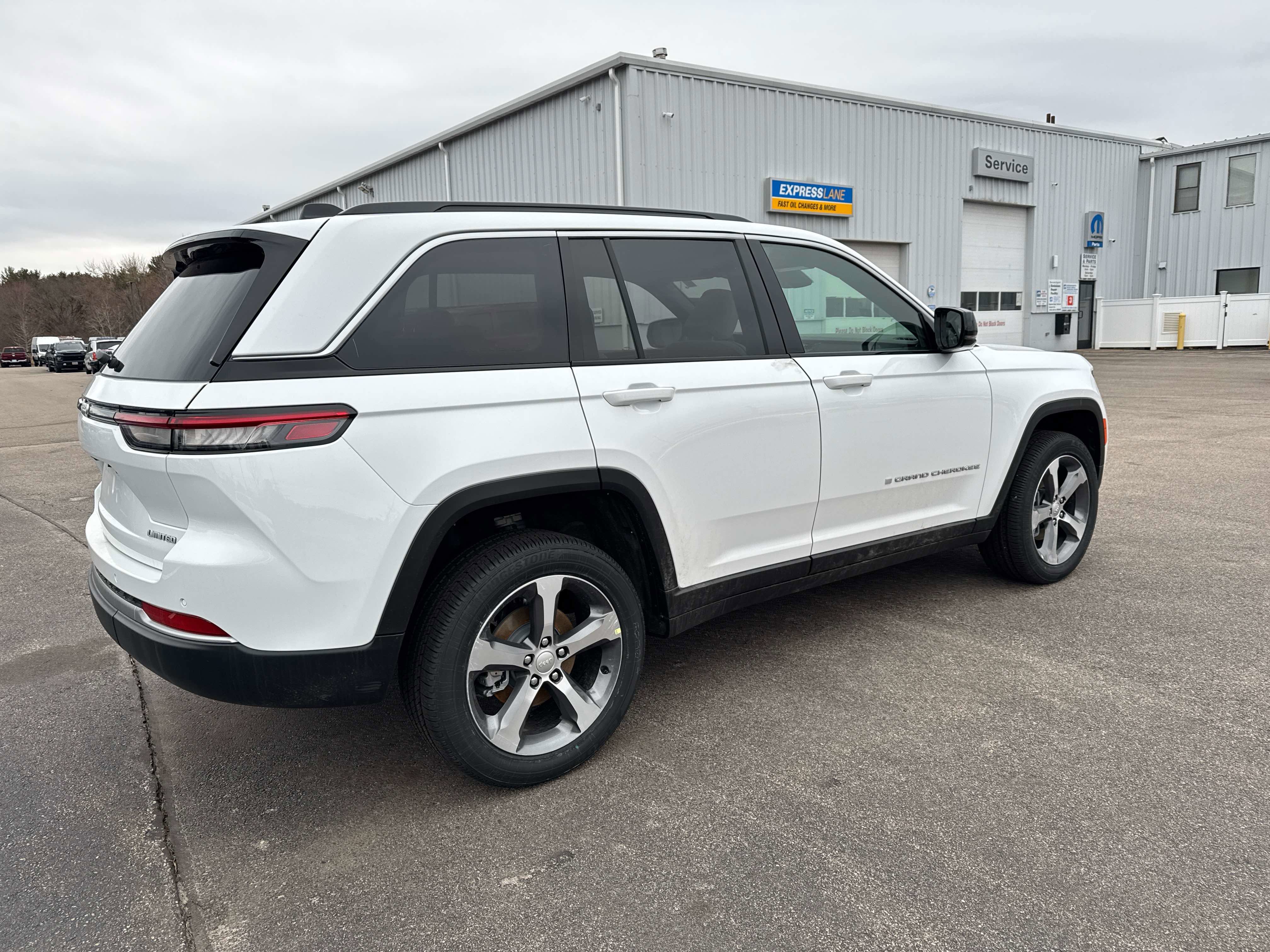 New 2026 Jeep Grand Cherokee Limited image 2