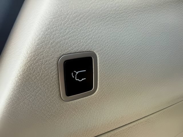 Used 2020 Chrysler Pacifica Touring w/ Advanced Safetytec Group FWD image 12