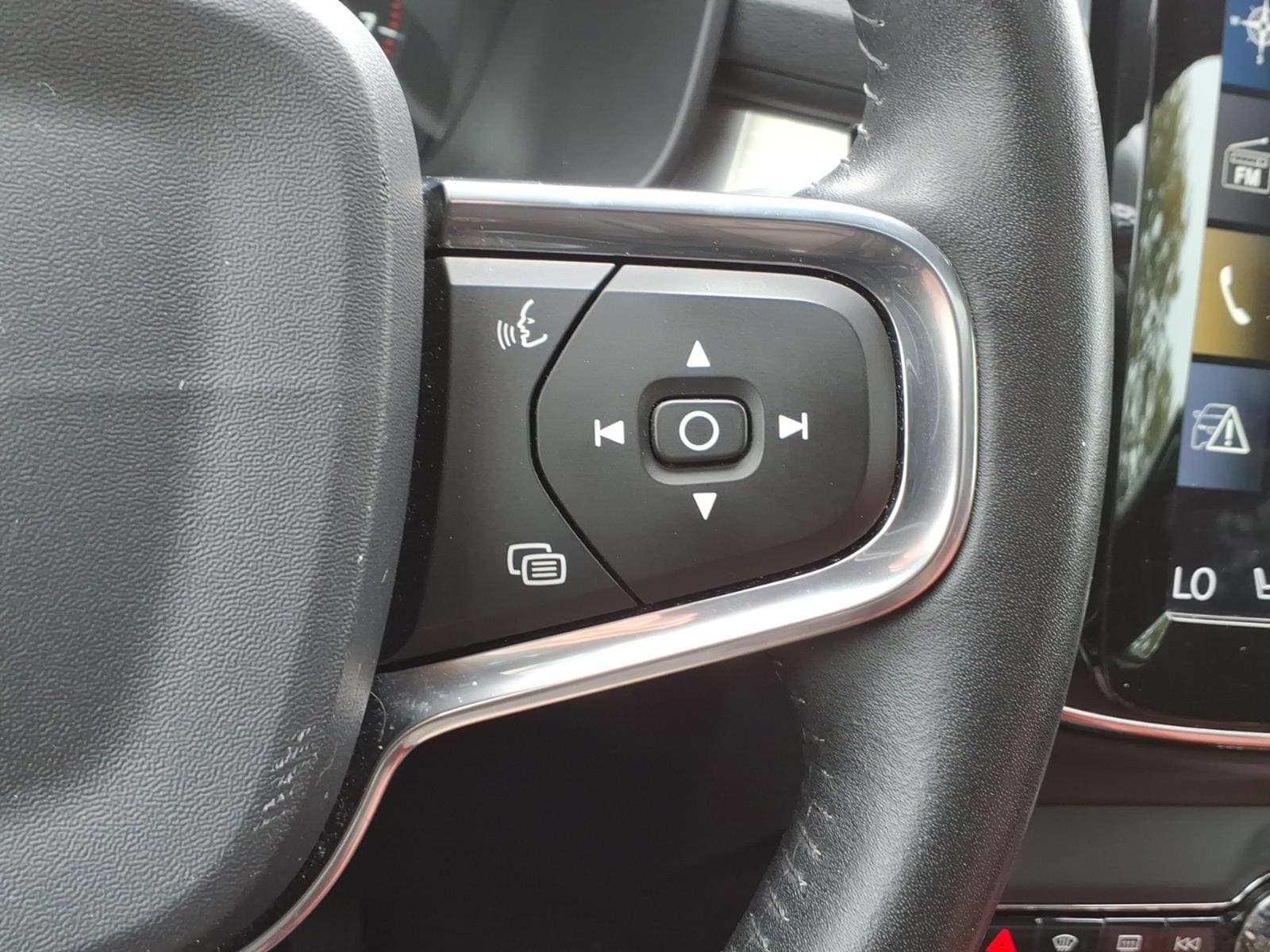 Used 2019 Volvo XC40 T5 Momentum AWD/4WD image 16