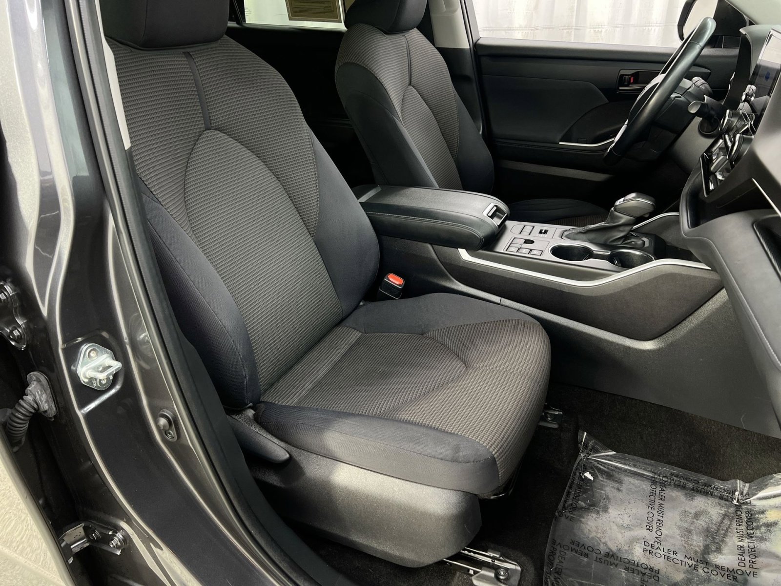 Used 2023 Toyota Highlander LE image 32