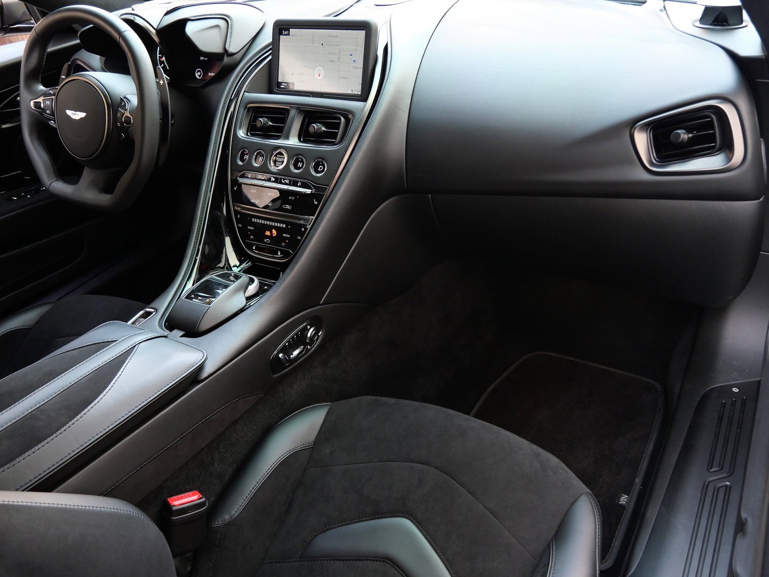 Used 2020 Aston Martin DBS Superleggera image 27