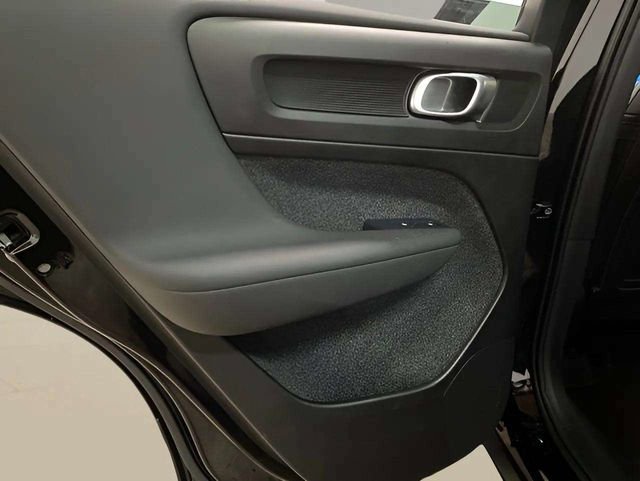 Used 2025 Volvo XC40 B5 Plus AWD/4WD image 38