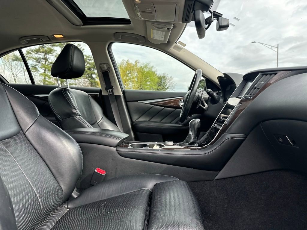 Used 2015 INFINITI Q50 Sport w/ Deluxe Technology Package image 23
