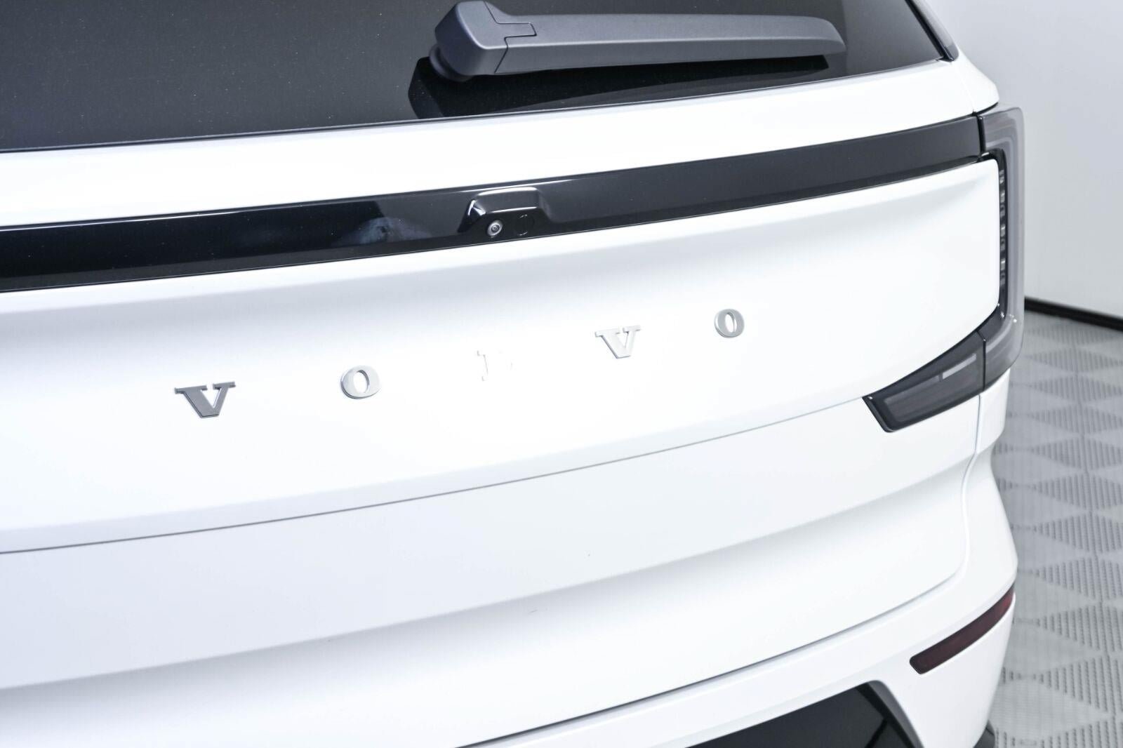 Certified 2025 Volvo EX90 Ultra AWD/4WD image 38
