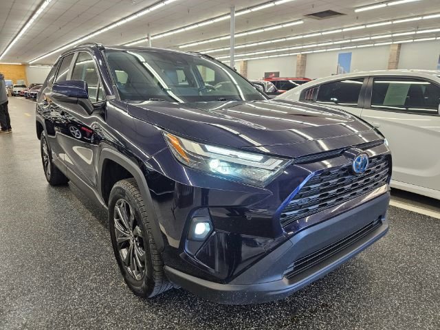 Used 2022 Toyota RAV4 XLE Premium image 4