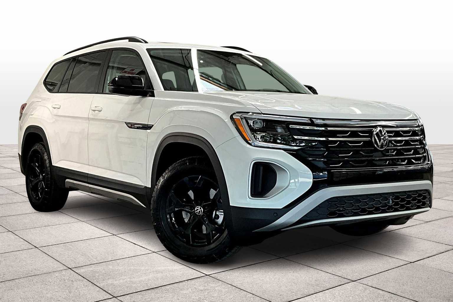 New 2025 Volkswagen Atlas Peak Edition SE image 2