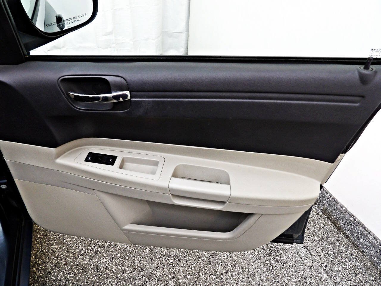 Used 2006 Chrysler 300 RWD image 11